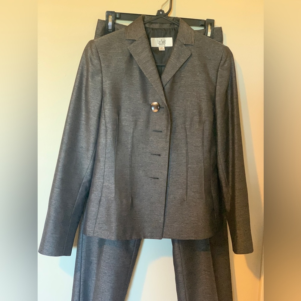 Le Suit Petite Suit pant’s length 39”